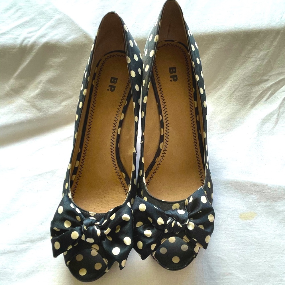 Polka dot pumps